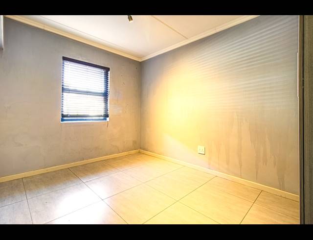 2 BEDROOM APARTMENT FOR SALE IN SEBENZA